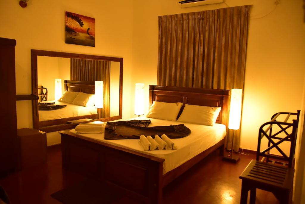 Yoho Mount Waves Hotel Colombo Esterno foto