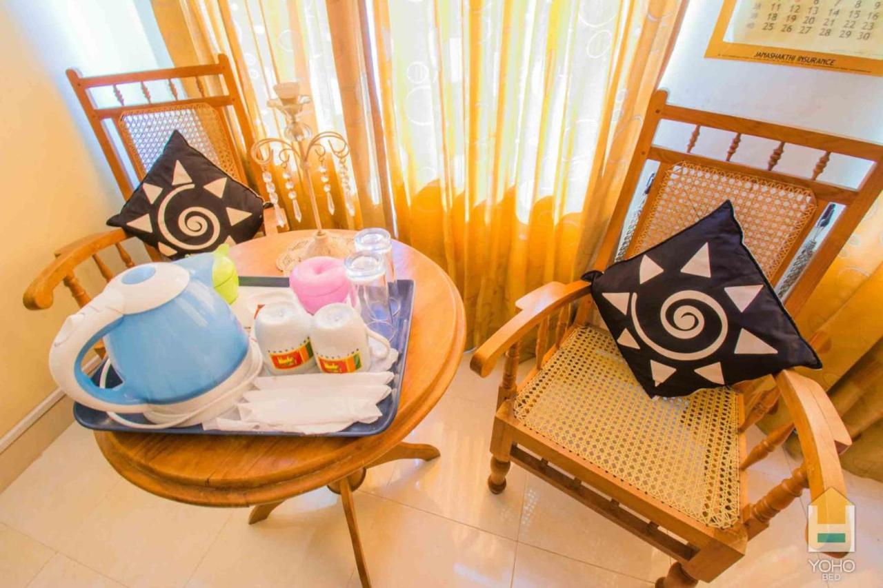 Yoho Mount Waves Hotel Colombo Esterno foto